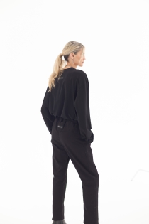 Spodnie dopasowane synthetic czarne garniturowe eleganckie casual do biura z przeszyciami made in poland (3).jpg