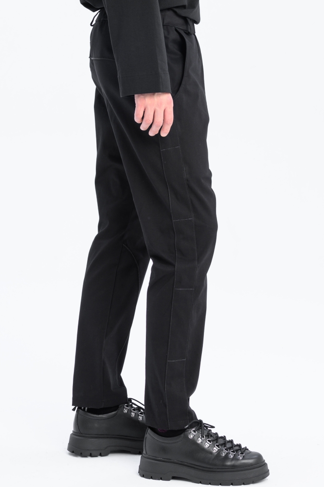 Spodnie dopasowane synthetic czarne garniturowe eleganckie casual do biura z przeszyciami made in poland (1).jpg