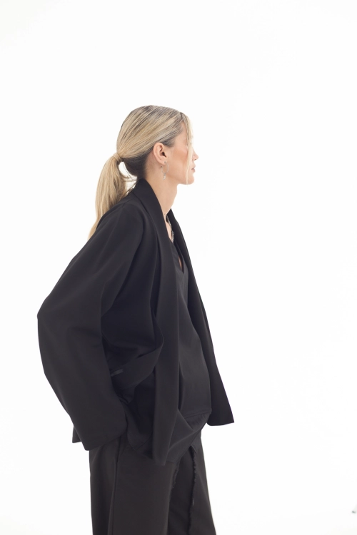 narzutka lekka marynarka elegancka do biura czarna synthetic oeko tex certyfikowana (1).jpg