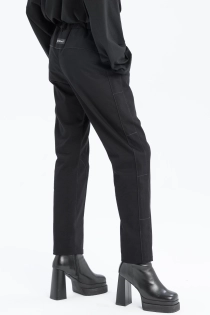 Spodnie dopasowane synthetic czarne garniturowe eleganckie casual do biura z przeszyciami made in poland (9).jpg