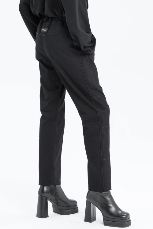 Spodnie dopasowane synthetic czarne garniturowe eleganckie casual do biura z przeszyciami made in poland (9).jpg
