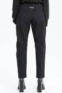 Spodnie dopasowane synthetic czarne garniturowe eleganckie casual do biura z przeszyciami made in poland (12).jpg