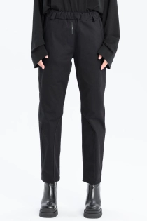 Spodnie dopasowane synthetic czarne garniturowe eleganckie casual do biura z przeszyciami made in poland (14).jpg