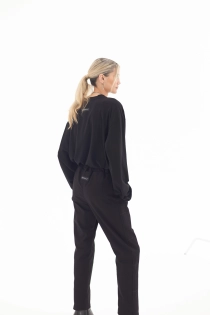 Spodnie dopasowane synthetic czarne garniturowe eleganckie casual do biura z przeszyciami made in poland (3).jpg