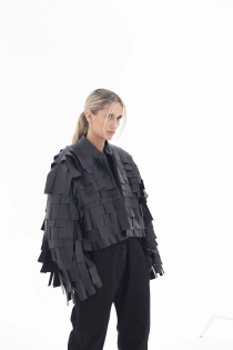 Spodnie dopasowane synthetic czarne garniturowe eleganckie casual do biura z przeszyciami made in poland (5).jpg