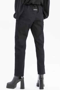 Spodnie dopasowane synthetic czarne garniturowe eleganckie casual do biura z przeszyciami made in poland (8).jpg