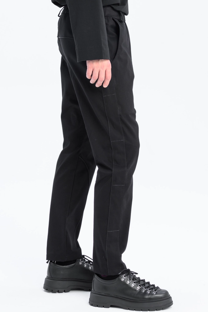Spodnie dopasowane synthetic czarne garniturowe eleganckie casual do biura z przeszyciami made in poland (1).jpg
