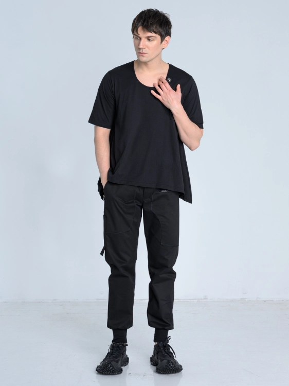 SS26 t-shirt męski z dekoltem oversize lekki na lato czarny_0003_KJ6_9739.jpg
