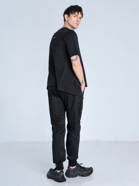 SS26 t-shirt męski z dekoltem oversize lekki na lato czarny_0008_KJ6_9764.jpg
