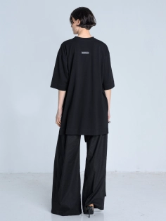 SS26 t-shirt czarny oversize z minimalistycznym printem_0000_KJ6_0749.jpg