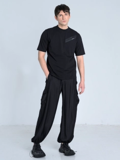 SS26 t-shirt dopasowany z kieszonką geometryczny alt_0004_KJ6_8897.jpg