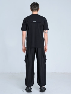 SS26 t-shirt dopasowany z kieszonką geometryczny alt_0005_KJ6_8895.jpg