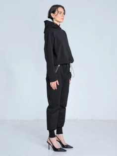 SS26 bluza z lekkiej dzianiny made in Poland_0004_KJ6_8962.jpg