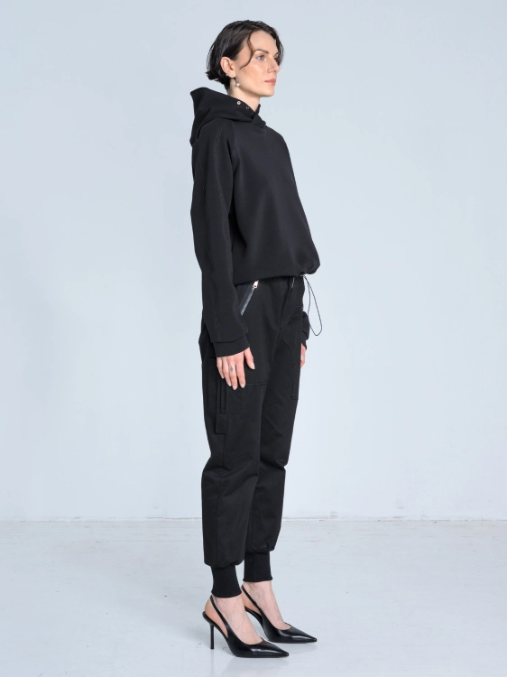 SS26 bluza z lekkiej dzianiny made in Poland_0004_KJ6_8962.jpg