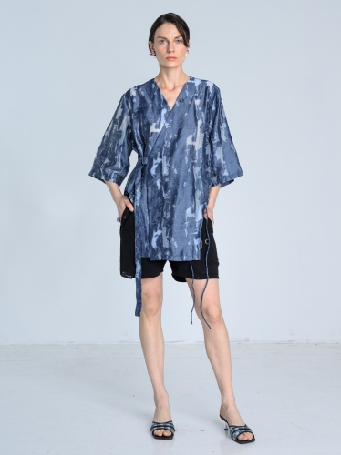 SS26 bluzka kimonowa niebieska pattern bawełna_0008_KJ6_9773.jpg