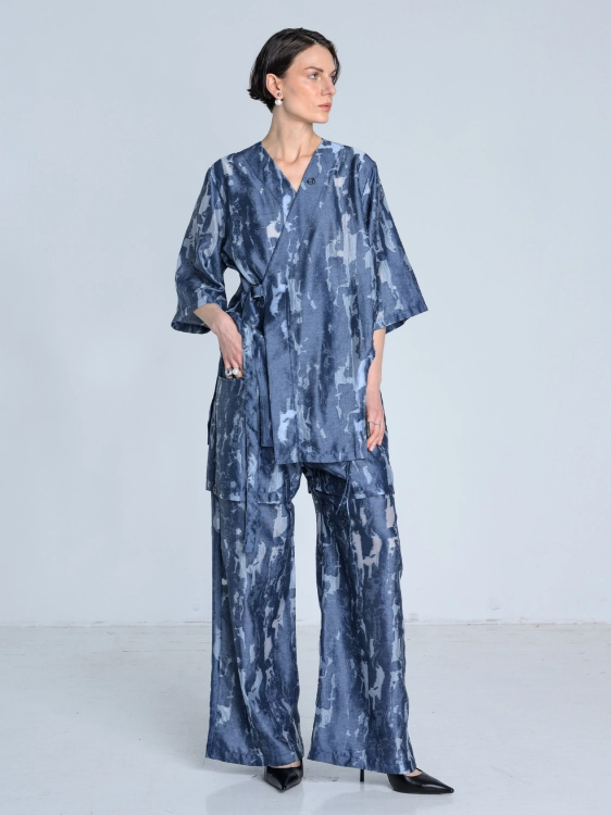 SS26 komplet wyjściowy niebieski synthetic garnitur kimono_0003_KJ6_9886.jpg