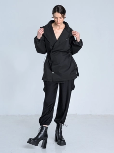 SS26 Kurtka marynarka przeciwdeszczowa trenchcoat krótki czarny_0005_KJ6_0280.jpg