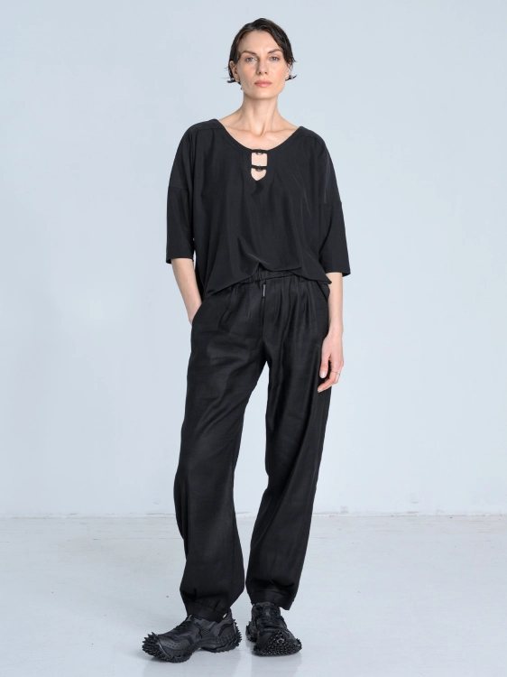 SS26 bluzka modal lejąca z dekoltem oversize_0007_KJ6_9078.jpg
